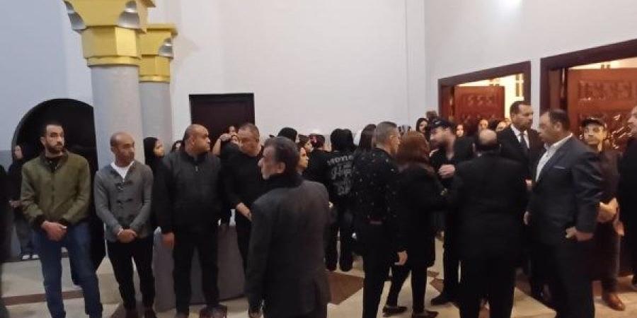 ملامح غير متوقعة| ظهور مفاجئ لـ فادية عبد الغني فى عزاء زوجة نضال الشافعي - خبر صح