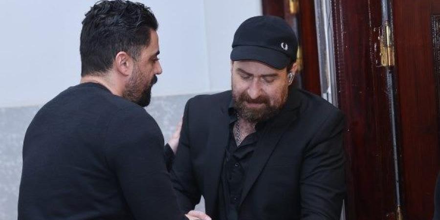 بحضور نجوم الفن والمشاهير.. الصور الأولى من عزاء زوجة الفنان نضال الشافعي - خبر صح