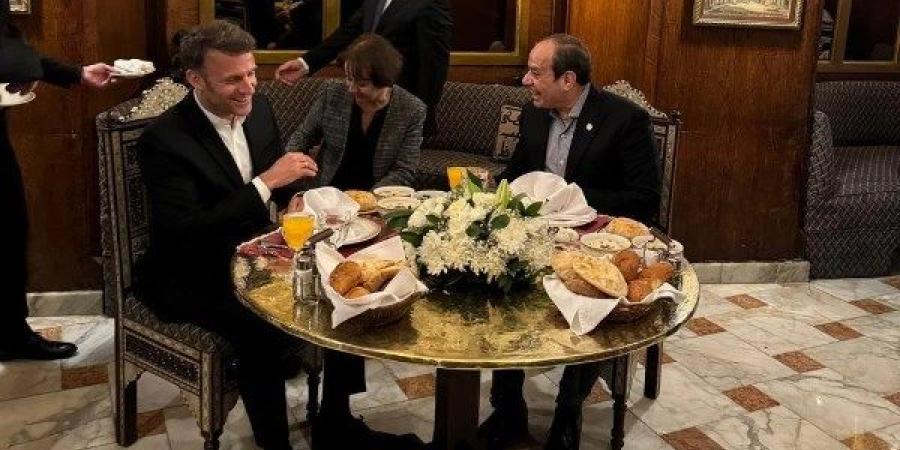 عشاء السيسي وماكرون .. حكاية مطعم نجيب محفوظ في خان الخليلي - خبر صح