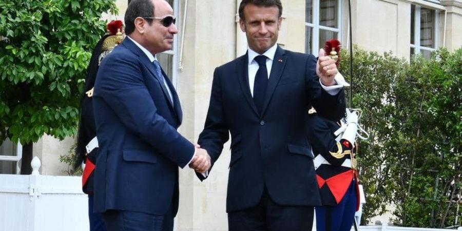 الرئيس السيسي ونظيره الفرنسي يتفقدان محطة عدلي منصور التبادلية| فيديو - خبر صح