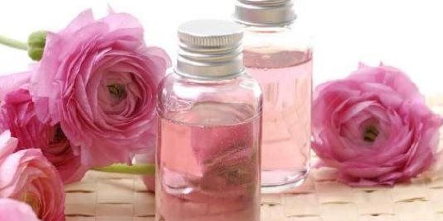 أول مرة تسمعي عنها.. طرق غير معروفة لاستخدام ماء الورد للبشرة والجسم - خبر صح