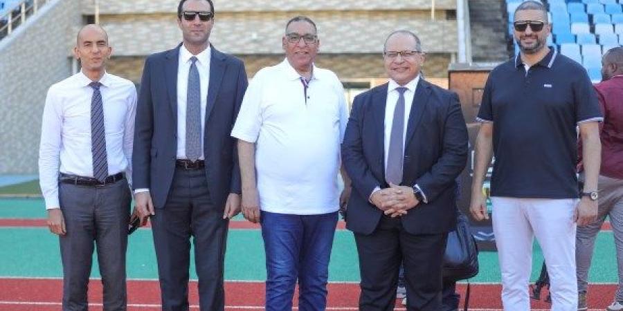 سفير مصر بتنزانيا يشهد المران الأخير للمصري استعدادًا لمباراة سيمبا - خبر صح